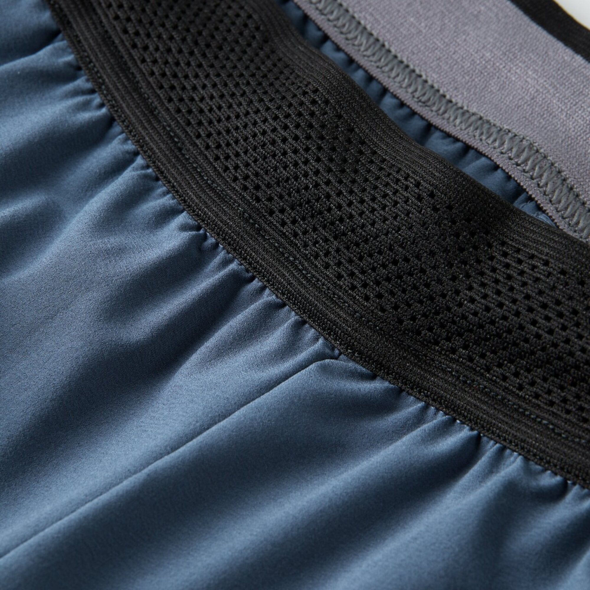FRONTIER 8 IN AMPLIFY SHORTS – Mizuno Singapore